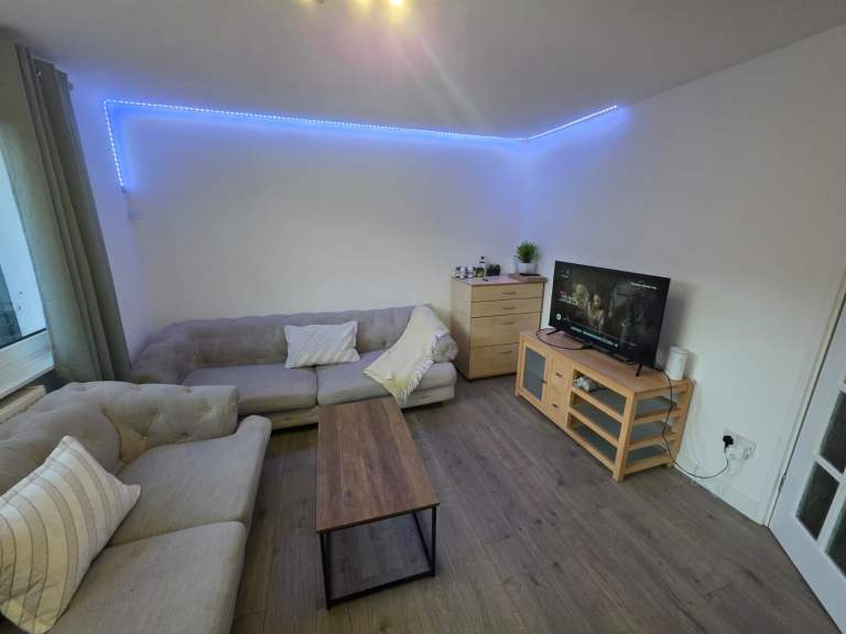 3 Bed Terraced House, EH54 6BU