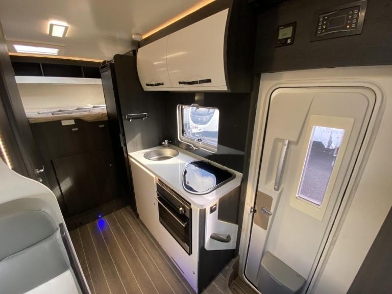 2021 (71) ROLLER TEAM ZEFIRO 690 FAMILY MOTORHOME