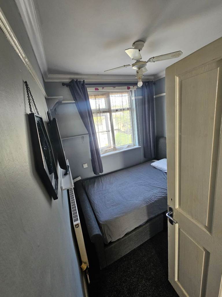 Room for rent in kingswood 