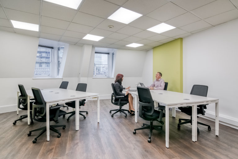 London - EC4A2AB \ Office with 3 Desks for Rent