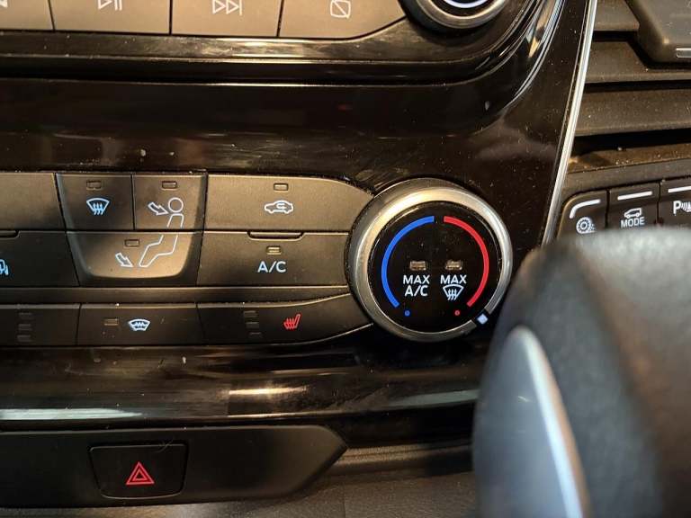 2023 Ford Transit Custom 2.0 EcoBlue 170ps Low Roof D/Cab Limited Van Auto PANEL VAN DIESEL Autom...