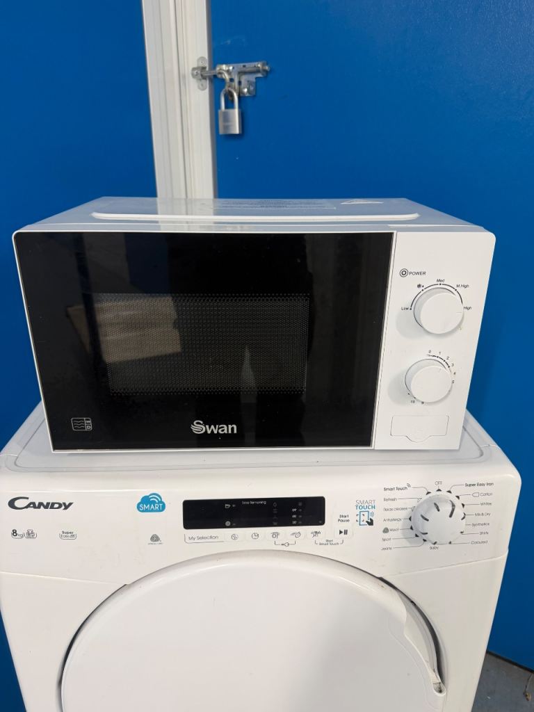 Swan microwave 700 watt like new only been used three times 