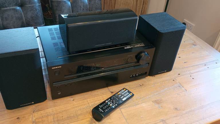 ONKYO TX-NR414 AV Receiver and Speakers