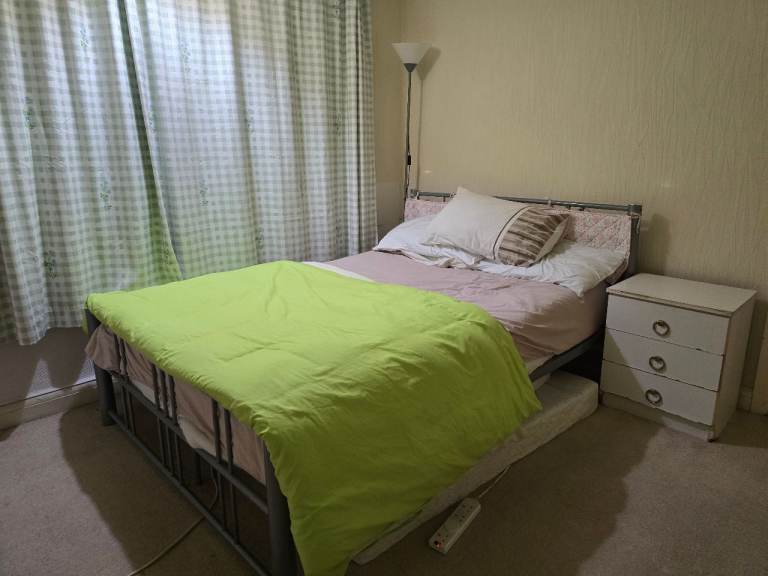 Master bedroom to let