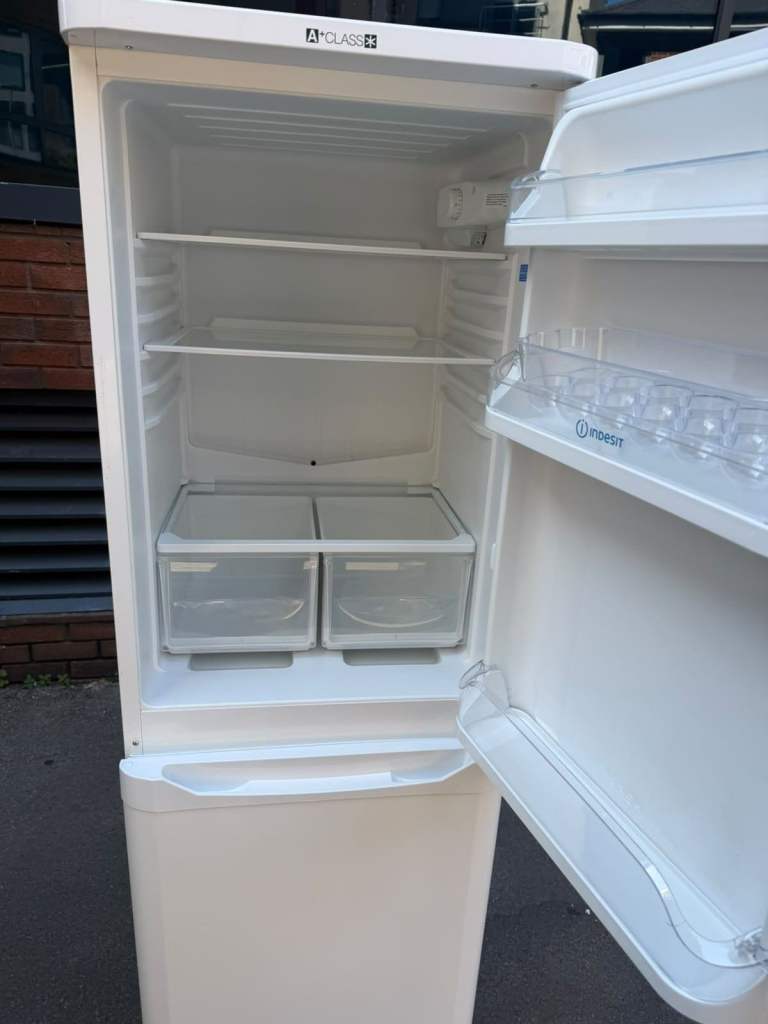 Indesit Freestanding Fridge Freezer – White, Good Condition cash on delivery 129£