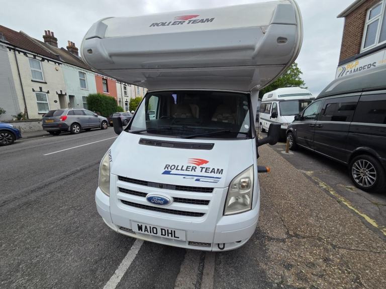 Roller Team Auto-Roller 700 6 berth Includes 2 bunk beads  DIESEL MANUAL 2010/10