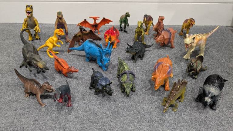 Bundle of dinosaur figures (3)