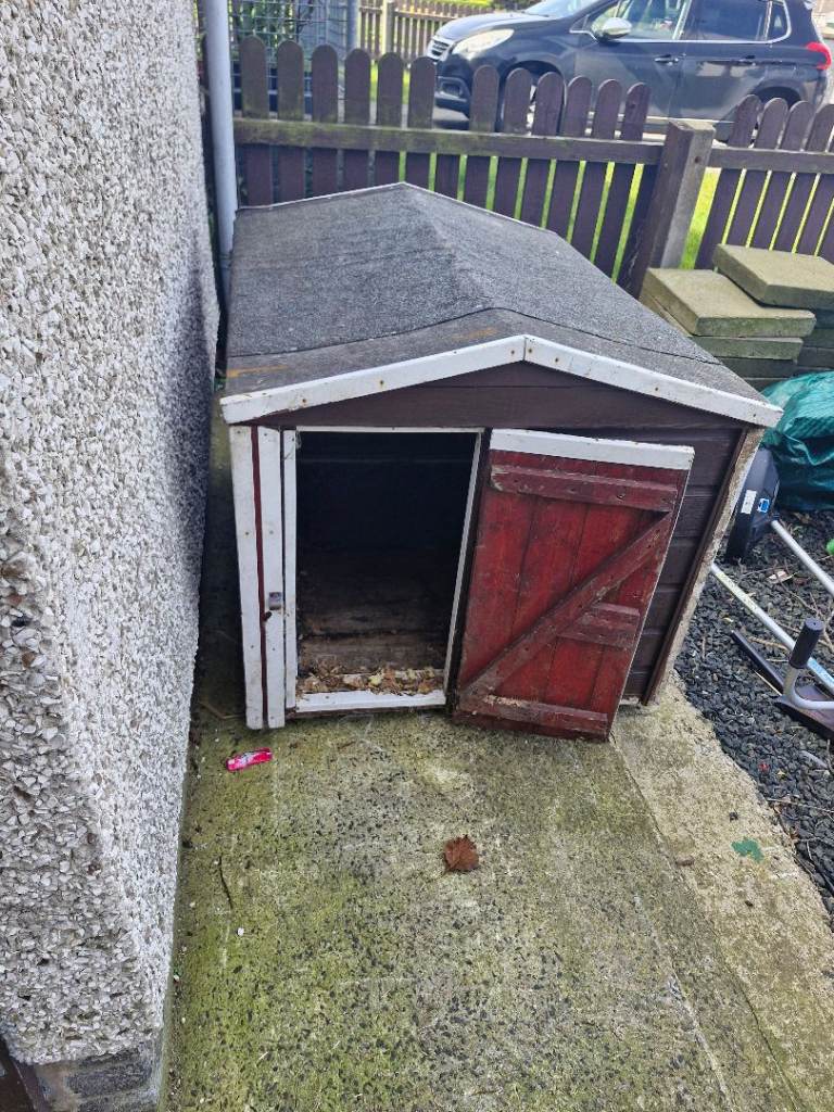 Dog kennel 