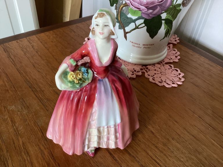 Royal Doulton Figurine ‘Janet’ HN1537 16 cm