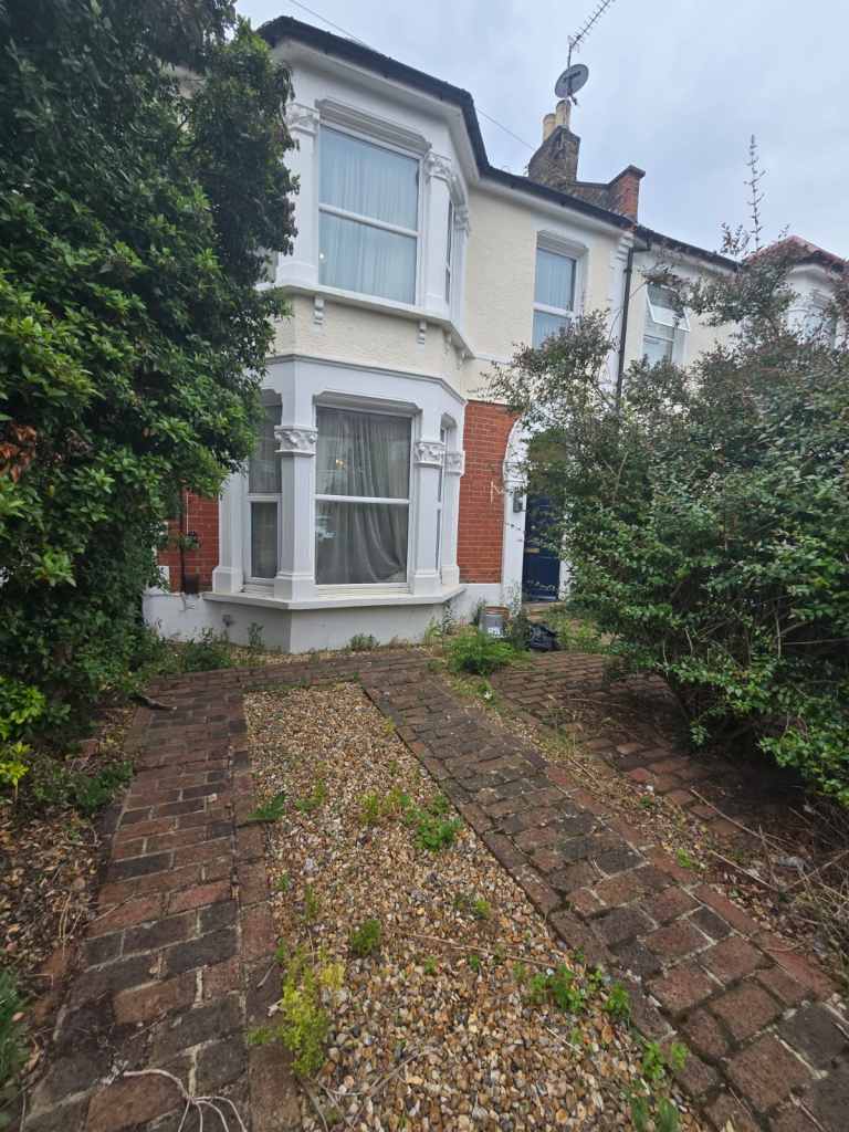 3 bedroom house in 3 Bedroom Family Home For Sale – SE6
