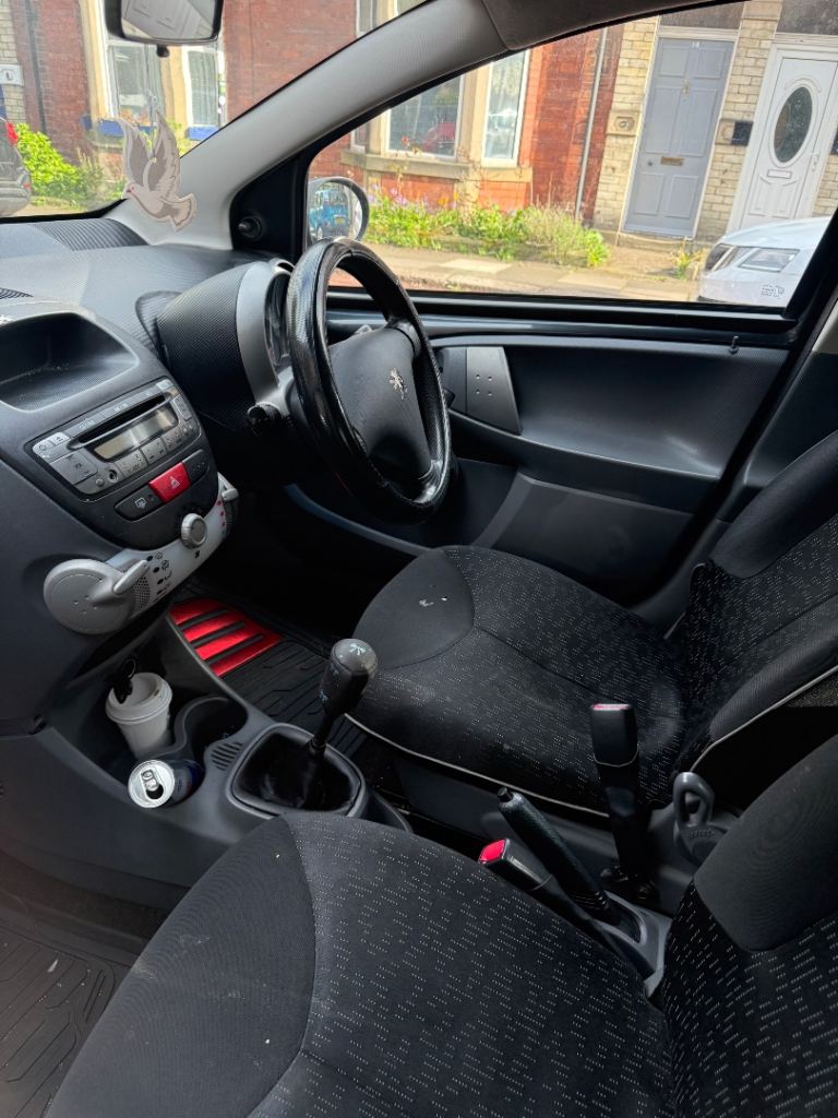 Peugeot, 107, Hatchback, 2011, Manual, 998 (cc), 5 doors