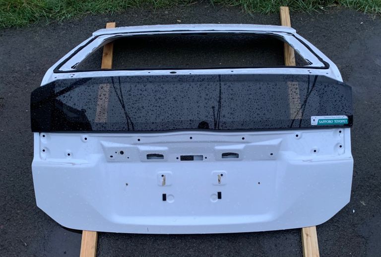 Toyota Prius Hybrid 2012 ZVW30 rear tailgate hatch white