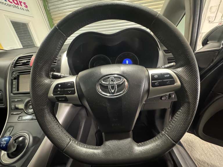 TOYOTA AURIS 1.8 VVT-h T4 2012