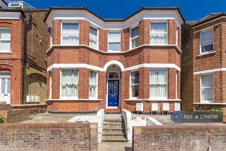 3 bedroom flat in Thornlaw Road, London, SE27 (3 bed) (#2768316)