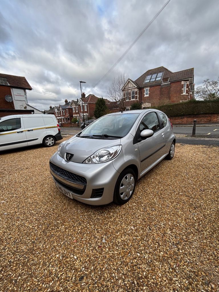 Peugeot, 107, Hatchback, 2011, Manual, 998 (cc), 3 doors