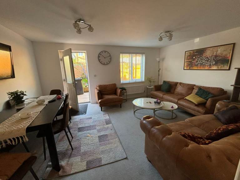 Double Room to let EBBSFLEET VALLEY 187 p/w