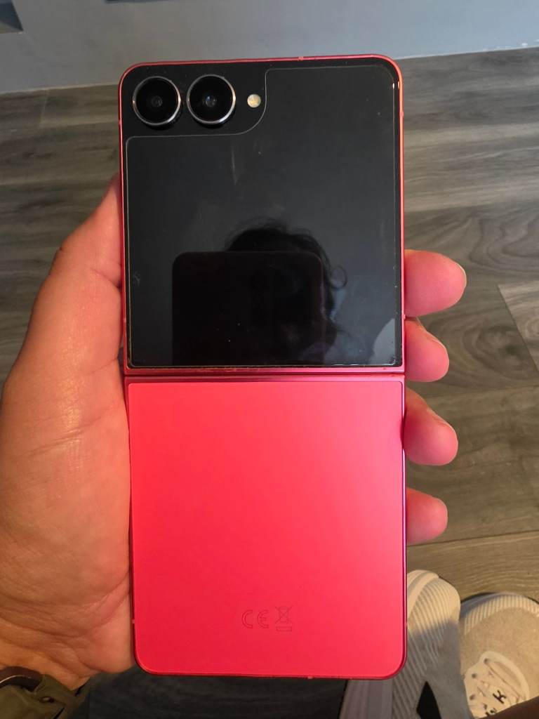 Samsung Galaxy Z Flip 7 – Red, As Good As New