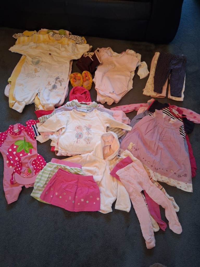 Bundle of baby girls clothes age 6 - 9 months