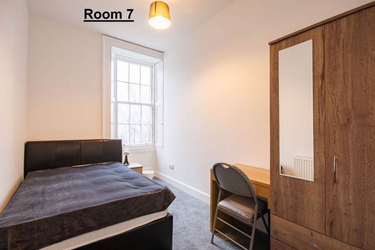 FLAT SHARE: Double bedroom for let within a magnificent and sizeable flat in Newington