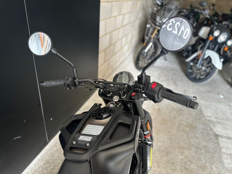 STUNNING ONE OWNER 2023/23 HUSQVARNA SVARTPILEN 401 MOTORYCYCLE