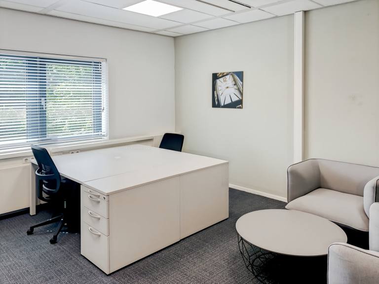Bromsgrove - B60 3ET \ Workspace for Teams of 3
