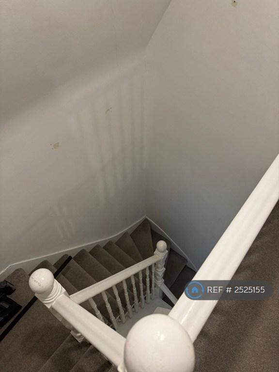 1 bedroom flat in Grove Park, London, SE12 (1 bed) (#2525155)