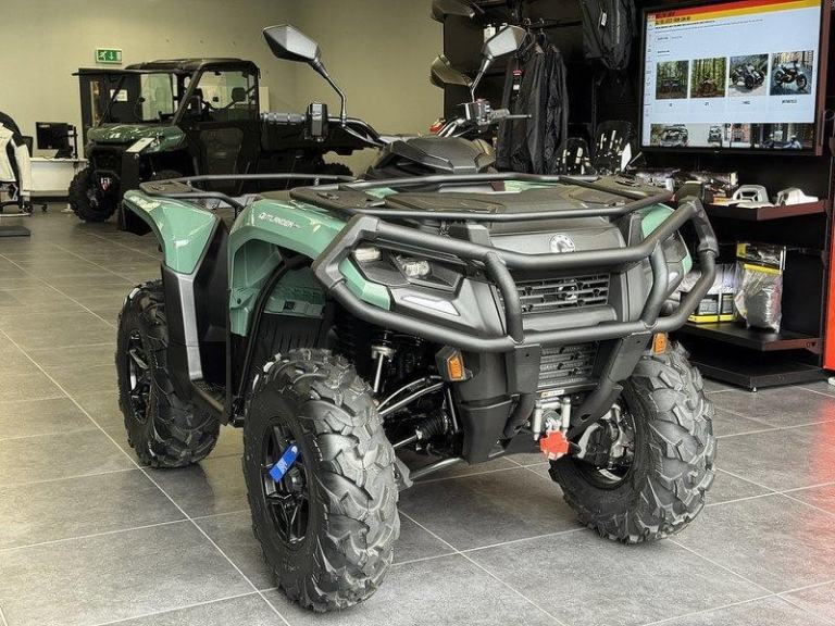 Can-Am Outlander Pro 650 XU T HD 7 ATV 