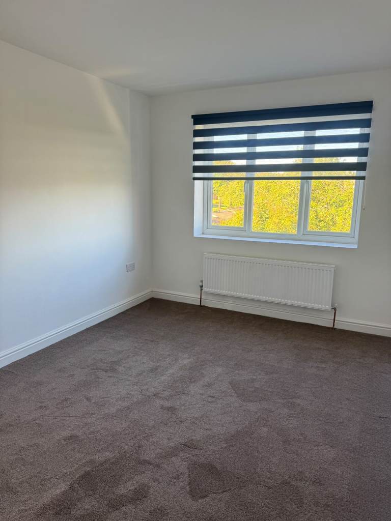 🏡 LARGE 3-BEDROOM FLAT TO RENT – OLDBURY, B68 AREA