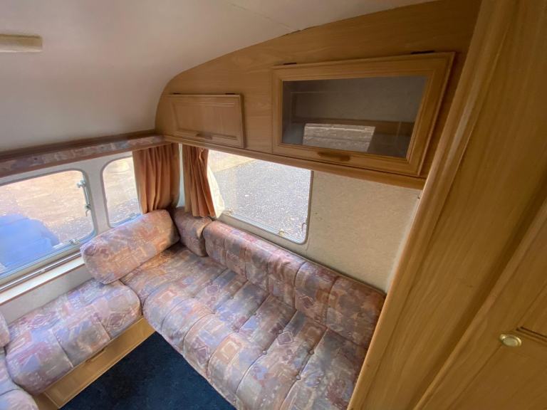 BAILEY HUNTER 440/4 - 1999 - 4 BERTH - WASHROOM & SHOWER - BARGAIN BE QUICK 