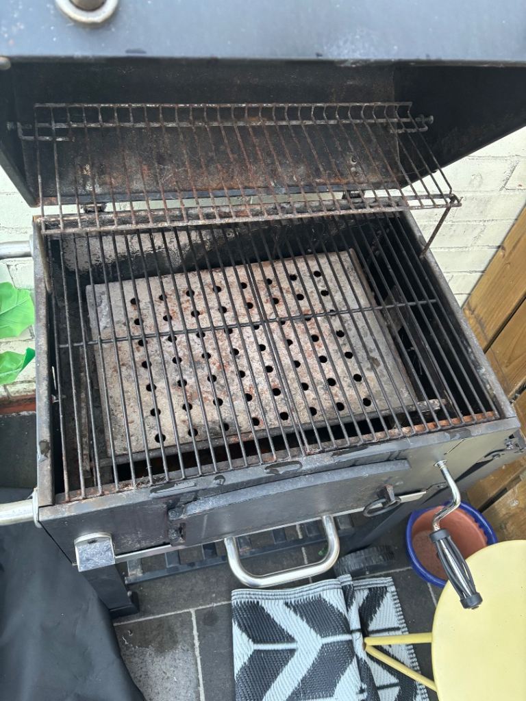 Black Metal Barbeque with Temperature Gauge – Used Condition