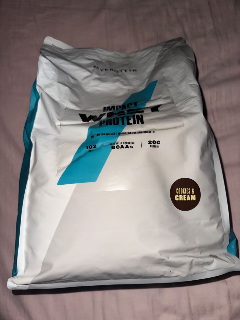 Myprotein impact whey protein cookies & cream BBE 10/24