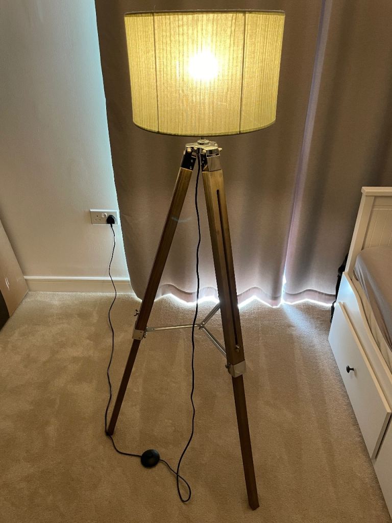 Vintage style Floor Lamp – like new