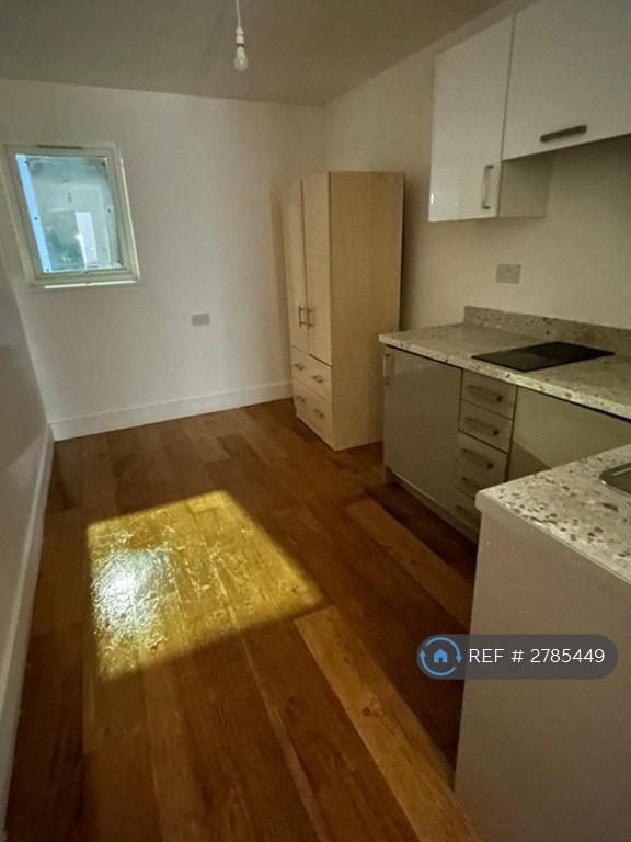 Studio flat in North St, Romford, RM1 (#2785449)