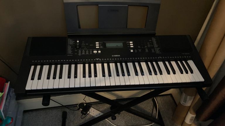 Yamaha PSR E373 Keyboard 