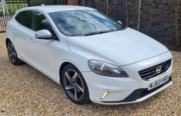 Volvo V40 1.6 D2 R-Design Lux Nav Hatchback 5dr Diesel Manual (s/s) (115 ps)