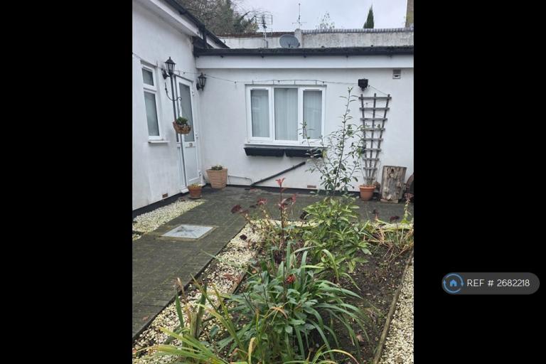 2 bedroom house in Station Road, Amersham, HP7 (2 bed) (#2682218)