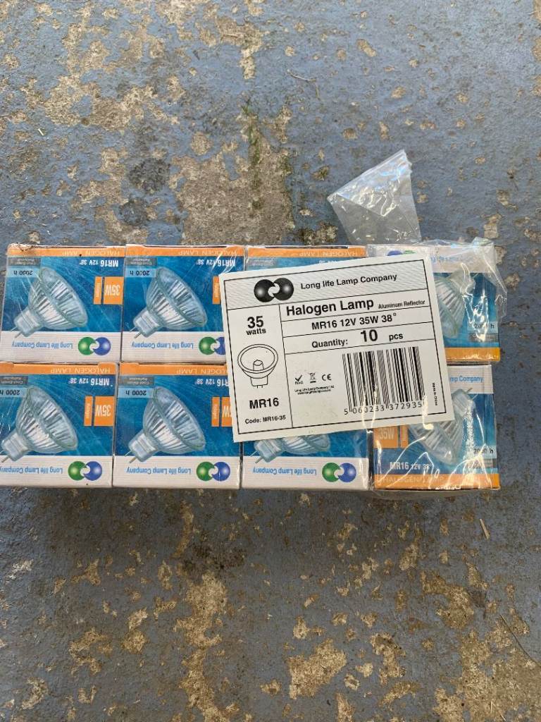 Pack of 8 MR16 spotlight bulbs