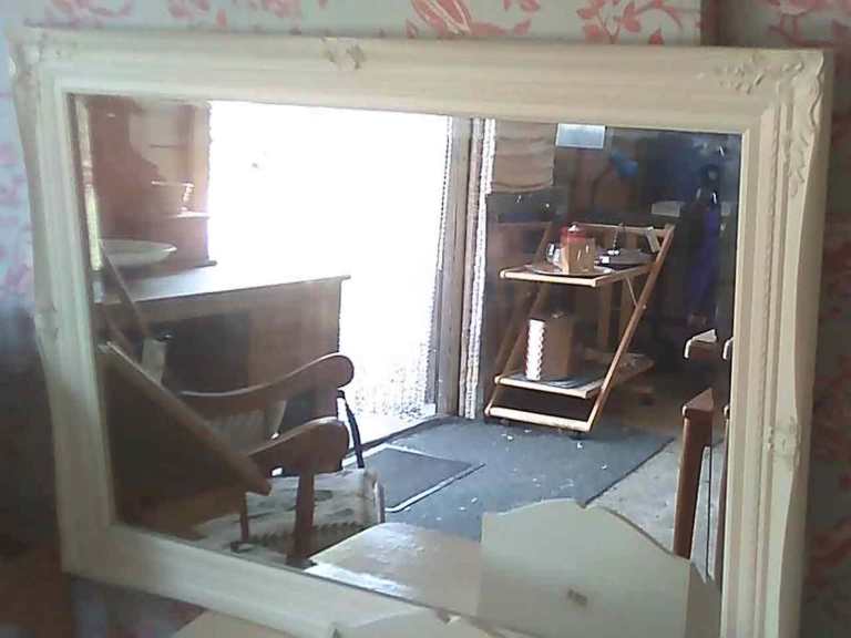 WHITE FRAMED MODERN RECTANGULAR ORNATE BEVELLED WALL MIRROR. IN GOOD ORDER. ATTRACTIVE