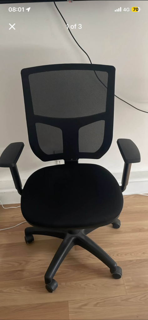 Black Office Chair with Mesh Back – Good Condition