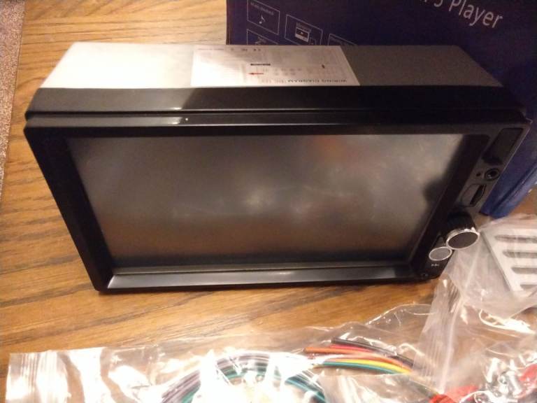 Car Stereo With mirror Link. Bluetooth. Reverse camera and more. New