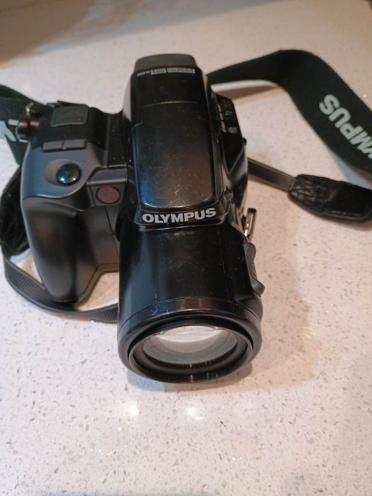 OLYMPUS IS-1 35MM FILM CAMERA
