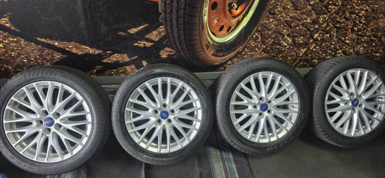 Ford Genuine 17 alloy wheels + 4 x tyres 215 50 17 Accelera
