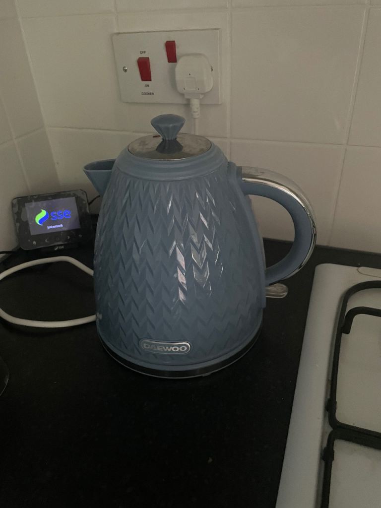 Daewoo kettle and toaster set 