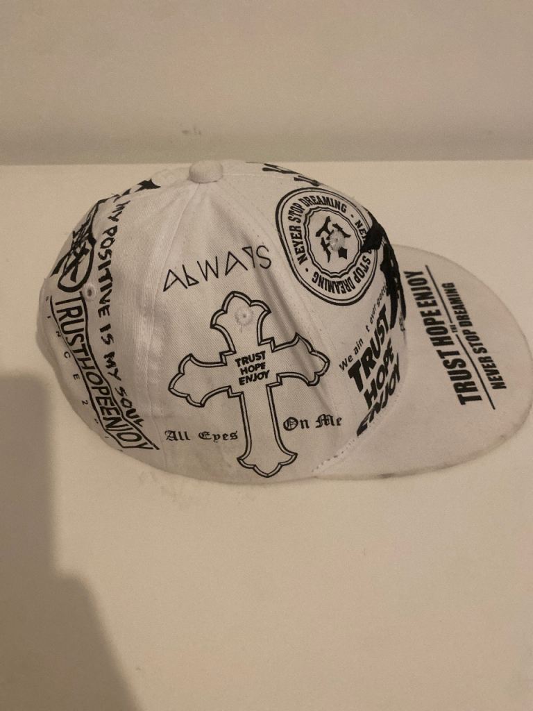 White cap for streetwear 