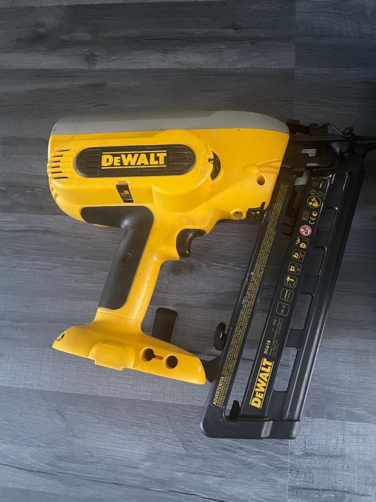 Dewalt DC618 18v Nail gun  c/w battery & charger