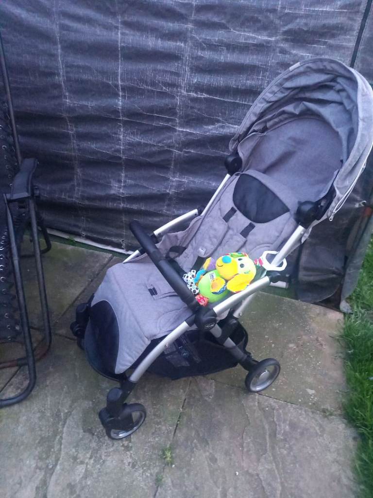 Light & Sturdy Chicco compact fold Stroller + R.cover. Free Delivery within Hull 