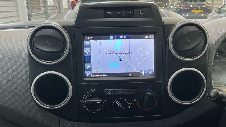 2018 Peugeot Partner 850 1.6 BlueHDi Professional - NO VAT TO PAY - SAT NAV - LOW MILES  PANEL VA...