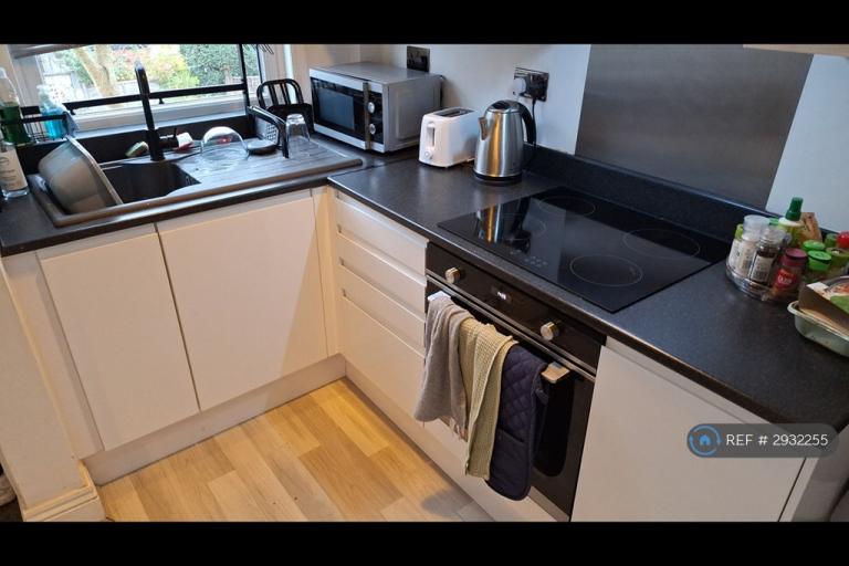 1 bedroom in Beechwood Mount, Leeds, LS4 (#2932255)