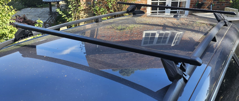 Halfords Roof bars for cars with roof rails
