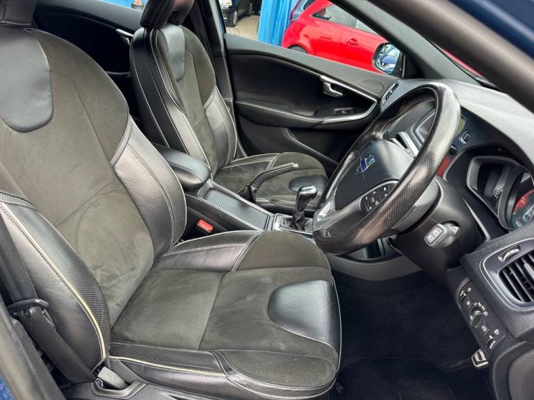 2016 Volvo V40 2.0 D2 R-Design Nav Hatchback 5dr Diesel Manual Euro 6 (s/s) (120 ps) Hatchback Di...